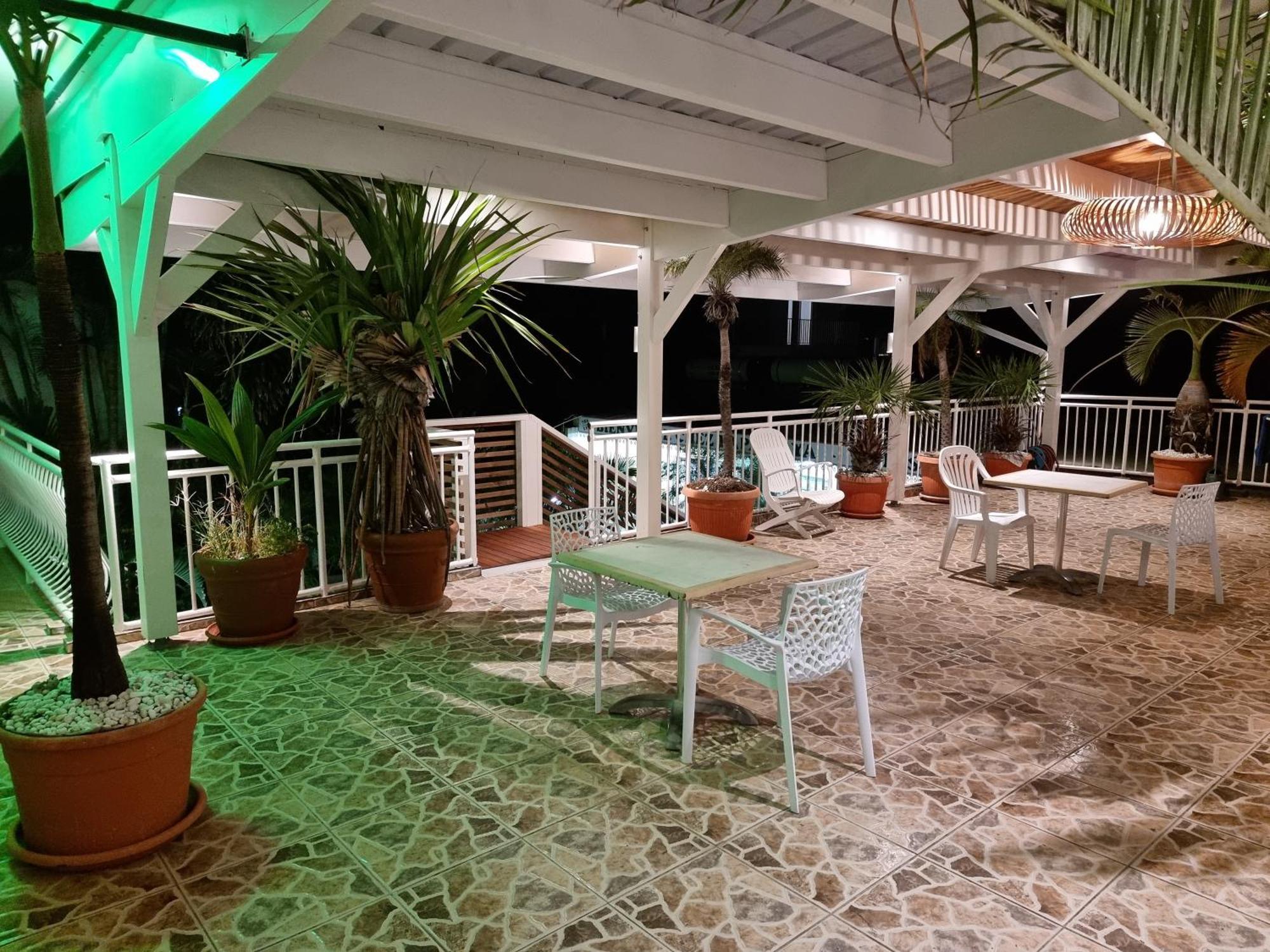 Hotel Chez Papa Daya 생피에르 외부 사진
