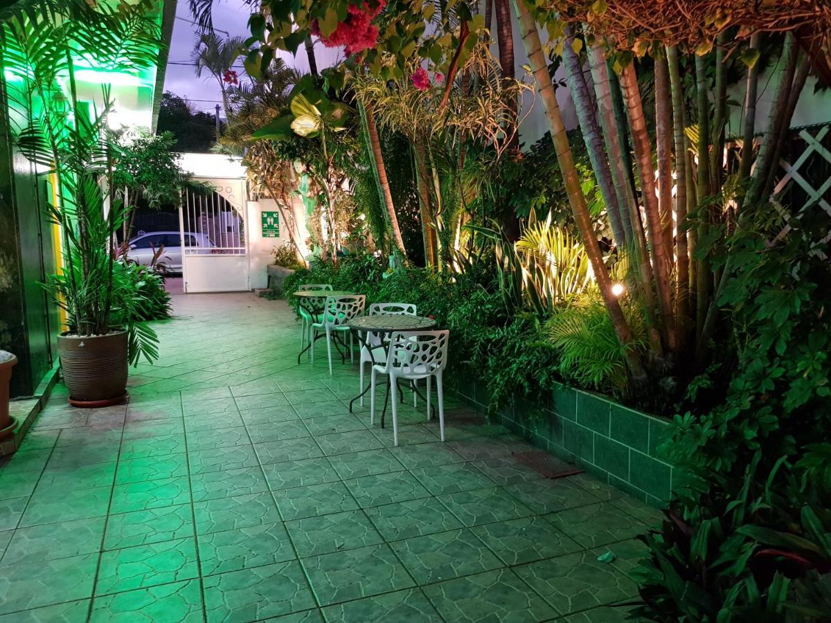 Hotel Chez Papa Daya 생피에르 외부 사진